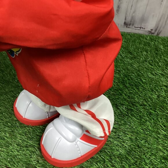 Disney Fisher Price M3 Master Moves Mickey Mouse Hip Hop Breakdancing Toy - Picture 5 of 12